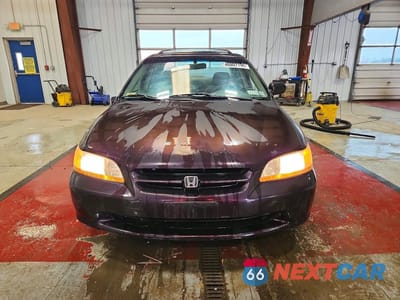 Piąte zdjęcie samochodu w środku: 1998 HONDA ACCORD 4D DX VIN:1HGCG165XWA014378 - miniatura