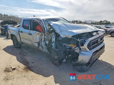 Czwarte zdjęcie samochodu z boku: 2025 TOYOTA TACOMA SR VIN:3TYLD5KNXST012975 - miniatura