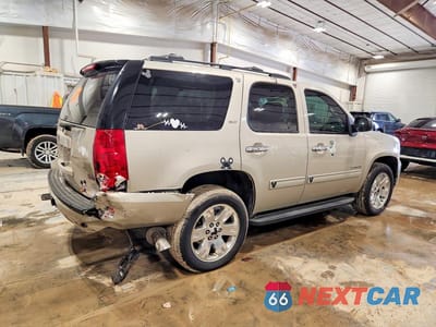 Trzecie zdjęcie samochodu z tyłu: 2013 GMC YUKON SLT VIN:1GKS2CE0XDR149647 - miniatura