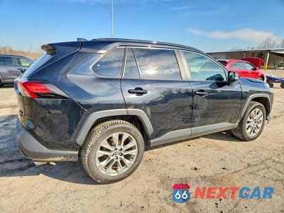 Trzecie zdjęcie samochodu z tyłu: 2022 TOYOTA RAV4 XLE PREMIUM VIN:2T3A1RFV6NC321067 - miniatura