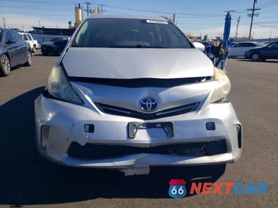 Piąte zdjęcie samochodu w środku: 2014 TOYOTA PRIUS V TWO VIN:JTDZN3EU4E3294997 - miniatura