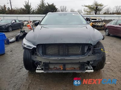 Piąte zdjęcie samochodu w środku: 2019 VOLVO XC60 T5 VIN:LYV102RK0KB197262 - miniatura