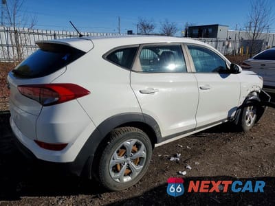 Trzecie zdjęcie samochodu z tyłu: 2018 HYUNDAI TUCSON SE VIN:KM8J23A49JU822304 - miniatura