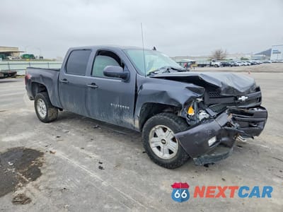 Czwarte zdjęcie samochodu z boku: 2011 CHEVROLET SILVERADO K1500 LT VIN:3GCPKSE38BG188546 - miniatura