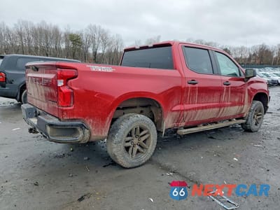 Trzecie zdjęcie samochodu z tyłu: 2021 CHEVROLET SILVERADO K1500 TRAIL BOSS CUSTOM VIN:1GCPYCEF5MZ395008 - miniatura