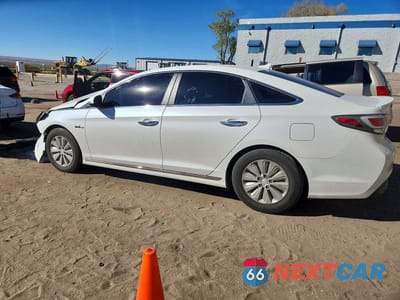 Drugie zdjęcie samochodu z przodu: 2016 HYUNDAI SONATA HYBRID SE VIN:KMHE24L15GA038836 - miniatura