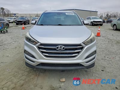 Piąte zdjęcie samochodu w środku: 2017 HYUNDAI TUCSON SE PLUS VIN:KM8J33A49HU374590 - miniatura