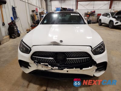 Piąte zdjęcie samochodu w środku: 2023 MERCEDES-BENZ E 350 4MATIC VIN:W1KZF8EB2PB109739 - miniatura