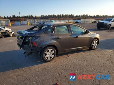 Trzecie zdjęcie samochodu z tyłu: 2018 FORD FOCUS S VIN:1FADP3E2XJL269962 - miniatura