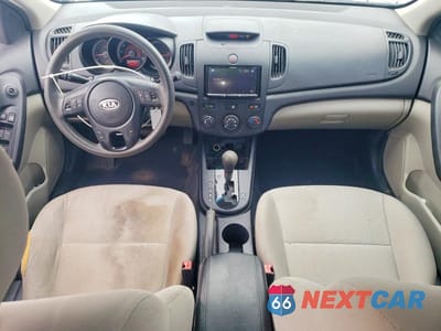 Zdjęcie 8 z 12 samochodu: 2010 KIA FORTE EX VIN:KNAFU4A29A5066697 - miniatura