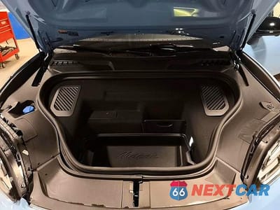 Zdjęcie 13 z 15 samochodu: 2025 PORSCHE MACAN TURBO VIN:WP1AC2XA5SL175556 - miniatura
