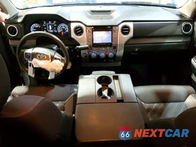Zdjęcie 8 z 11 samochodu: 2018 TOYOTA TUNDRA SR5 VIN:5TFUW5F15JX717693 - miniatura