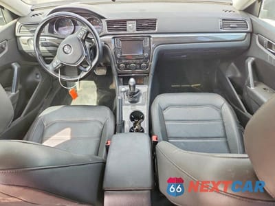 Zdjęcie 8 z 12 samochodu: 2017 VOLKSWAGEN PASSAT SE VIN:1VWBT7A37HC063248 - miniatura