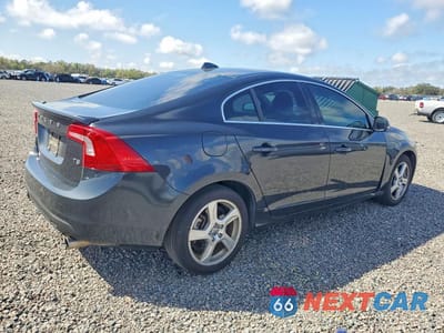 Trzecie zdjęcie samochodu z tyłu: 2013 VOLVO S60 T5 VIN:YV1612FS9D2178876 - miniatura
