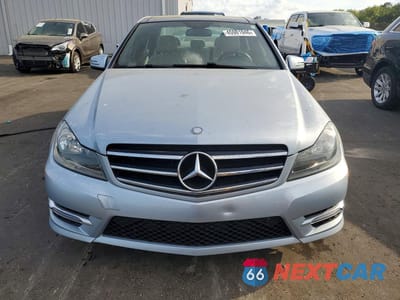 Piąte zdjęcie samochodu w środku: 2014 MERCEDES-BENZ C 250 VIN:WDDGF4HB3ER310856 - miniatura