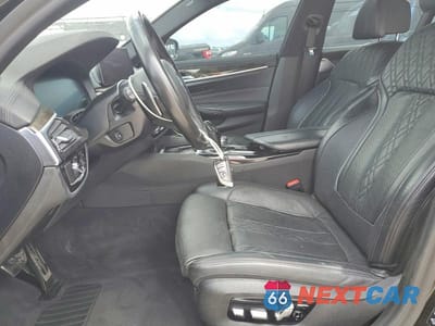 Zdjęcie 7 z 11 samochodu: 2019 BMW M550XI VIN:WBAJB9C58KB464295 - miniatura