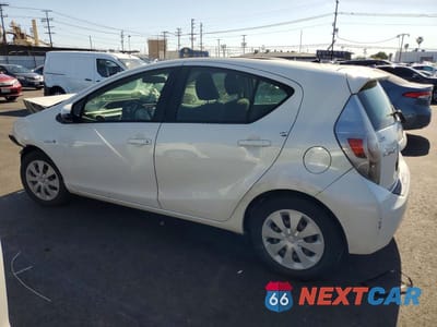 Drugie zdjęcie samochodu z przodu: 2013 TOYOTA PRIUS C TWO VIN:JTDKDTB3XD1549369 - miniatura