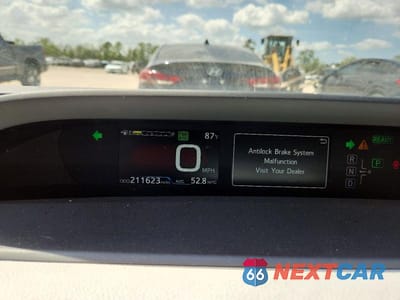 Zdjęcie 9 z 12 samochodu: 2016 TOYOTA PRIUS THREE TOURING VIN:JTDKARFU9G3012080 - miniatura