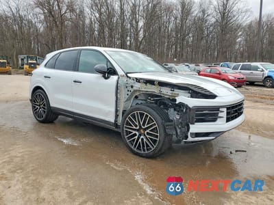 Czwarte zdjęcie samochodu z boku: 2024 PORSCHE CAYENNE VIN:WP1AA2AY3RDA13895 - miniatura