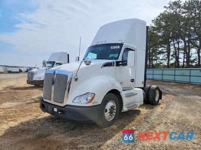 Drugie zdjęcie samochodu z przodu: 2014 KENWORTH T680 SEMI TRUCK VIN:1XKYA48X4EJ403039 - miniatura