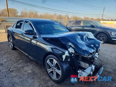 Czwarte zdjęcie samochodu z boku: 2019 MERCEDES-BENZ E 300 VIN:WDDZF4JB5KA563450 - miniatura