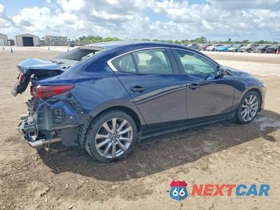 Trzecie zdjęcie samochodu z tyłu: 2025 MAZDA 3 PREFERRED VIN:3MZBPACM1SM457454 - miniatura