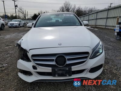 Piąte zdjęcie samochodu w środku: 2015 MERCEDES-BENZ C 300 4MATIC VIN:55SWF4KBXFU082150 - miniatura