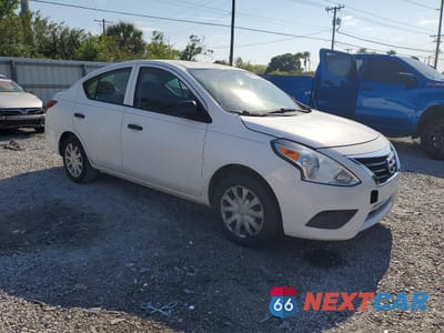 Czwarte zdjęcie samochodu z boku: 2015 NISSAN VERSA 1.6 S VIN:3N1CN7AP4FL907366 - miniatura