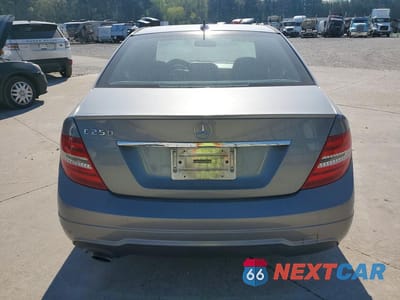 Zdjęcie 6 z 12 samochodu: 2012 MERCEDES-BENZ C 250 VIN:WDDGF4HBXCR198280 - miniatura