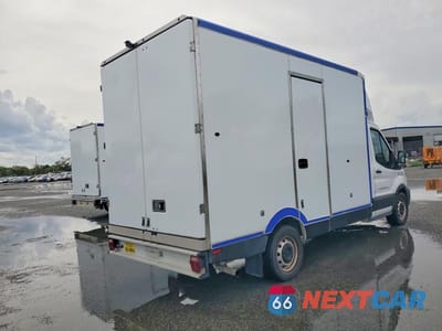 Trzecie zdjęcie samochodu z tyłu: 2021 FORD TRANSIT DELIVERY TRUCK VIN:1FDBW5Z87MKA79928 - miniatura