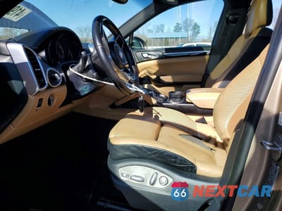 Zdjęcie 7 z 13 samochodu: 2016 PORSCHE CAYENNE VIN:WP1AA2A21GKA15097 - miniatura