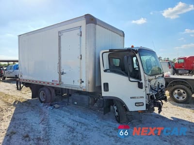 Czwarte zdjęcie samochodu z boku: 2021 ISUZU NPR HD BOX TRUCK VIN:JALC4W164M7006077 - miniatura