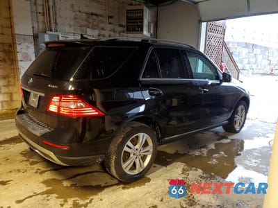 Trzecie zdjęcie samochodu z tyłu: 2015 MERCEDES-BENZ ML 350 4MATIC VIN:4JGDA5HB0FA530419 - miniatura