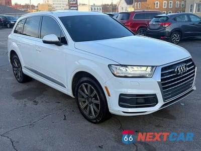 Czwarte zdjęcie samochodu z boku: 2017 AUDI Q7 PREMIUM PLUS VIN:WA1LAAF72HD016784 - miniatura