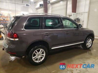 Trzecie zdjęcie samochodu z tyłu: 2010 VOLKSWAGEN TOUAREG V6 VIN:WVGBF7A91AD002584 - miniatura