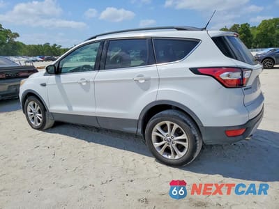 Drugie zdjęcie samochodu z przodu: 2018 FORD ESCAPE SE VIN:1FMCU0GD0JUC20237 - miniatura