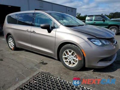 Czwarte zdjęcie samochodu z boku: 2017 CHRYSLER PACIFICA LX VIN:2C4RC1CG0HR770679 - miniatura