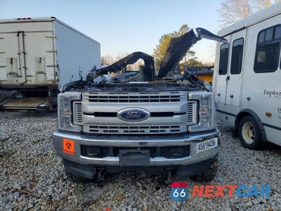 Piąte zdjęcie samochodu w środku: 2019 FORD F350 SUPER DUTY VIN:1FTRF3B60KEG28865 - miniatura