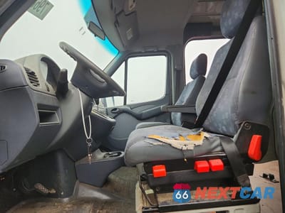 Zdjęcie 7 z 13 samochodu: 2005 DODGE SPRINTER 2500 DELIVERY VAN VIN:WD0PD644055803606 - miniatura