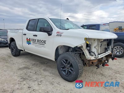 Czwarte zdjęcie samochodu z boku: 2019 CHEVROLET SILVERADO K1500 TRAIL BOSS CUSTOM VIN:1GCRYCEF9KZ257395 - miniatura
