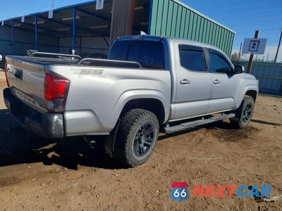 Trzecie zdjęcie samochodu z tyłu: 2018 TOYOTA TACOMA SR VIN:5TFAX5GN1JX131204 - miniatura