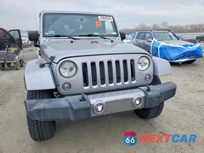 Piąte zdjęcie samochodu w środku: 2017 JEEP WRANGLER UNLIMITED SAHARA VIN:1C4BJWEG3HL747651 - miniatura