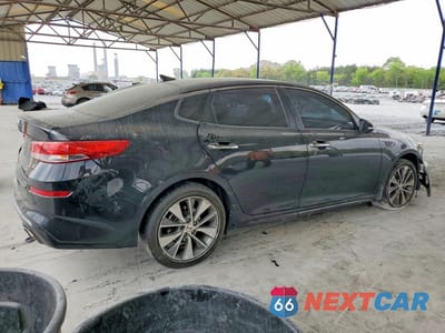 Trzecie zdjęcie samochodu z tyłu: 2019 KIA OPTIMA S VIN:5XXGT4L39KG293014 - miniatura