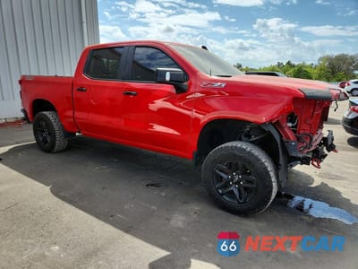 Czwarte zdjęcie samochodu z boku: 2021 CHEVROLET SILVERADO K1500 LT TRAIL BOSS VIN:1GCPYFED9MZ311577 - miniatura