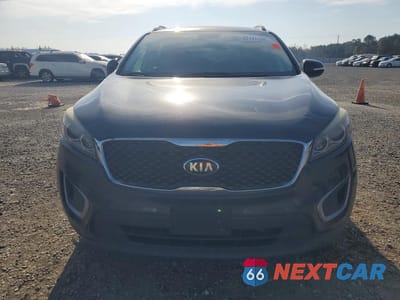 Piąte zdjęcie samochodu w środku: 2018 KIA SORENTO LX V6 VIN:5XYPGDA51JG346680 - miniatura