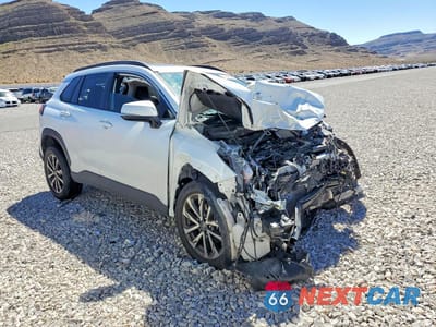 Czwarte zdjęcie samochodu z boku: 2022 TOYOTA COROLLA CROSS XLE VIN:7MUDAAAG0NV007640 - miniatura