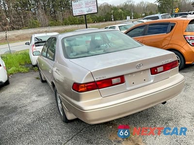 Trzecie zdjęcie samochodu z tyłu: 1999 TOYOTA CAMRY VIN:4T1BF28K4XU081396 - miniatura