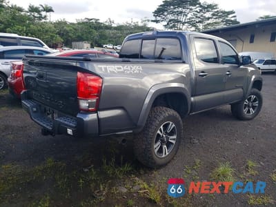 Trzecie zdjęcie samochodu z tyłu: 2016 TOYOTA TACOMA SR V6 VIN:3TMCZ5AN6GM014356 - miniatura