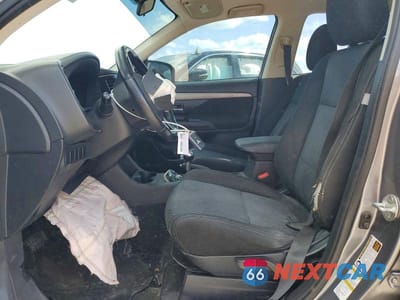 Zdjęcie 7 z 13 samochodu: 2016 MITSUBISHI OUTLANDER SE VIN:JA4AD3A36GZ049979 - miniatura
