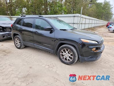 Czwarte zdjęcie samochodu z boku: 2016 JEEP CHEROKEE SPORT VIN:1C4PJLAB7GW177570 - miniatura